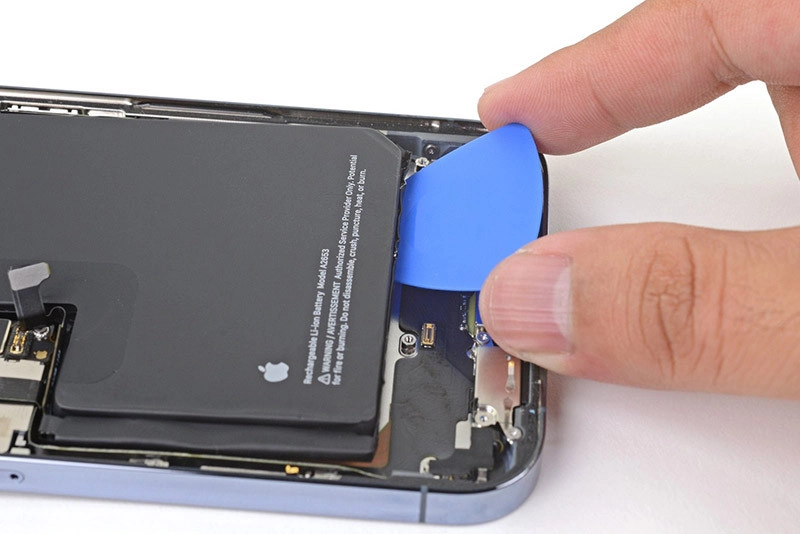 thay-pin-iphone-13-pro-max-11.jpg