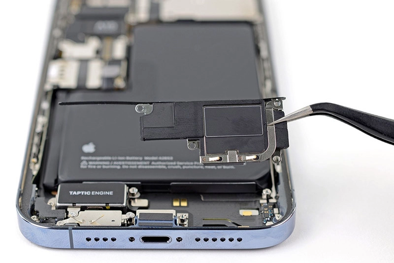 thay-pin-iphone-13-pro-max-8.jpg
